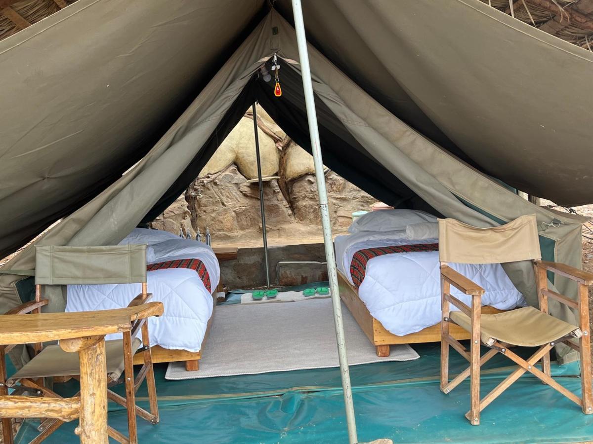 Lion'S Cave Camp, Samburu Vila Archers Post Exterior foto